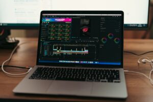 動画を作るのに何時間もかかる…編集時間を半分にする5つの習慣【2026年版】