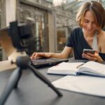 スマホだけで本当に仕事動画は作れる？クオリティの限界と乗り越え方【2026年版】