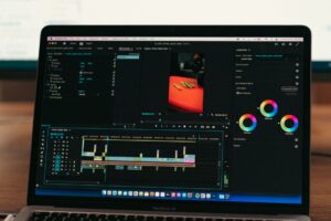 動画に使う写真・映像素材、ネットから拾ったらダメ?安全な探し方と使い方【2026年版】