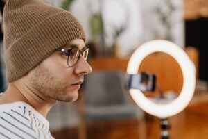 動画をどのSNSに投稿すればいい？【2026年版】目的別・業種別の選び方