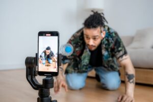 動画の最初の数秒で離脱される…冒頭で「見たい!」と思わせる作り方【2026年版】